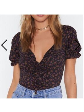 Nasty Gal 
Floral Drawstring Puff Sleeve Top - Black/Purple